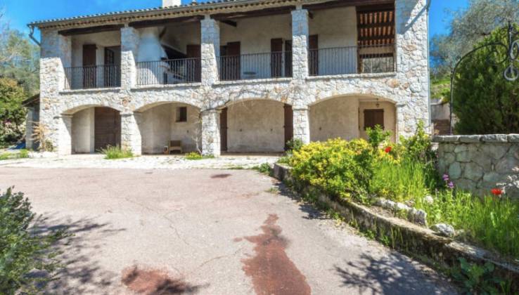 Contes - Villa en pierres 4 chambres sur un terrain de 4.100 m²